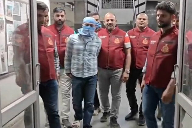 Arms suplier of Hashim Baba Gang arrested with one associate in Delhi, illegal weapons seized