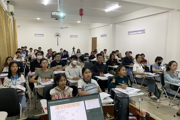 CAMBODIA-PHNOM PENH-CHINESE CLASS