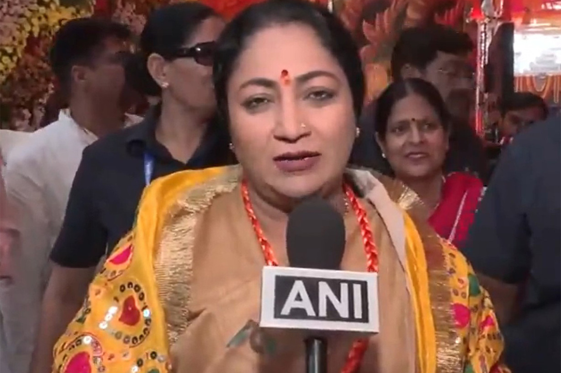 Delhi CM Rekha Gupta offers prayers at Jhandewalan Temple on Chaitra Navaratri in New Delhi