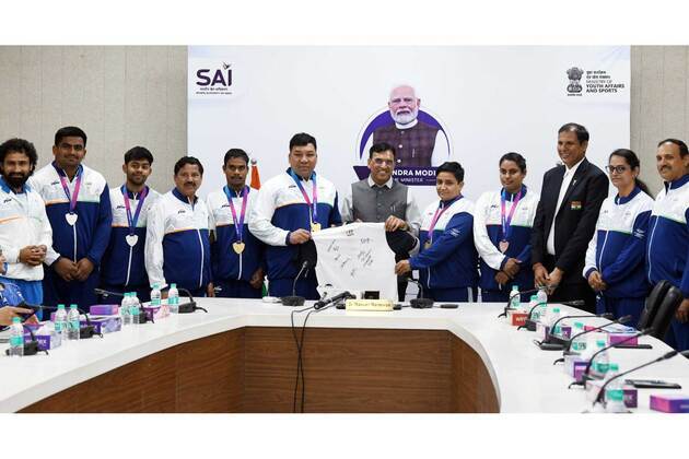 Mansukh Mandaviya felicitates Commonwealth Games 2026 medallists; calls on athletes to mentor next generation