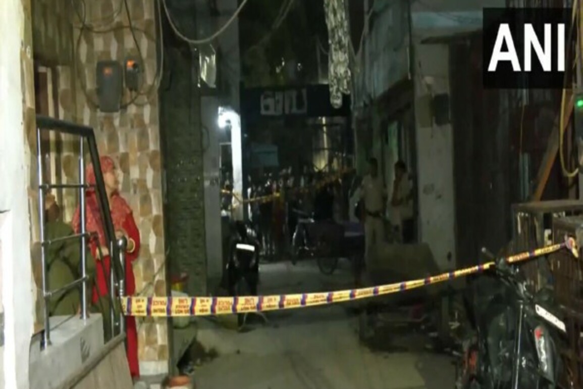 Delhi: Four including three minors injured in cylinder blast at godown in Sunder Nagri area