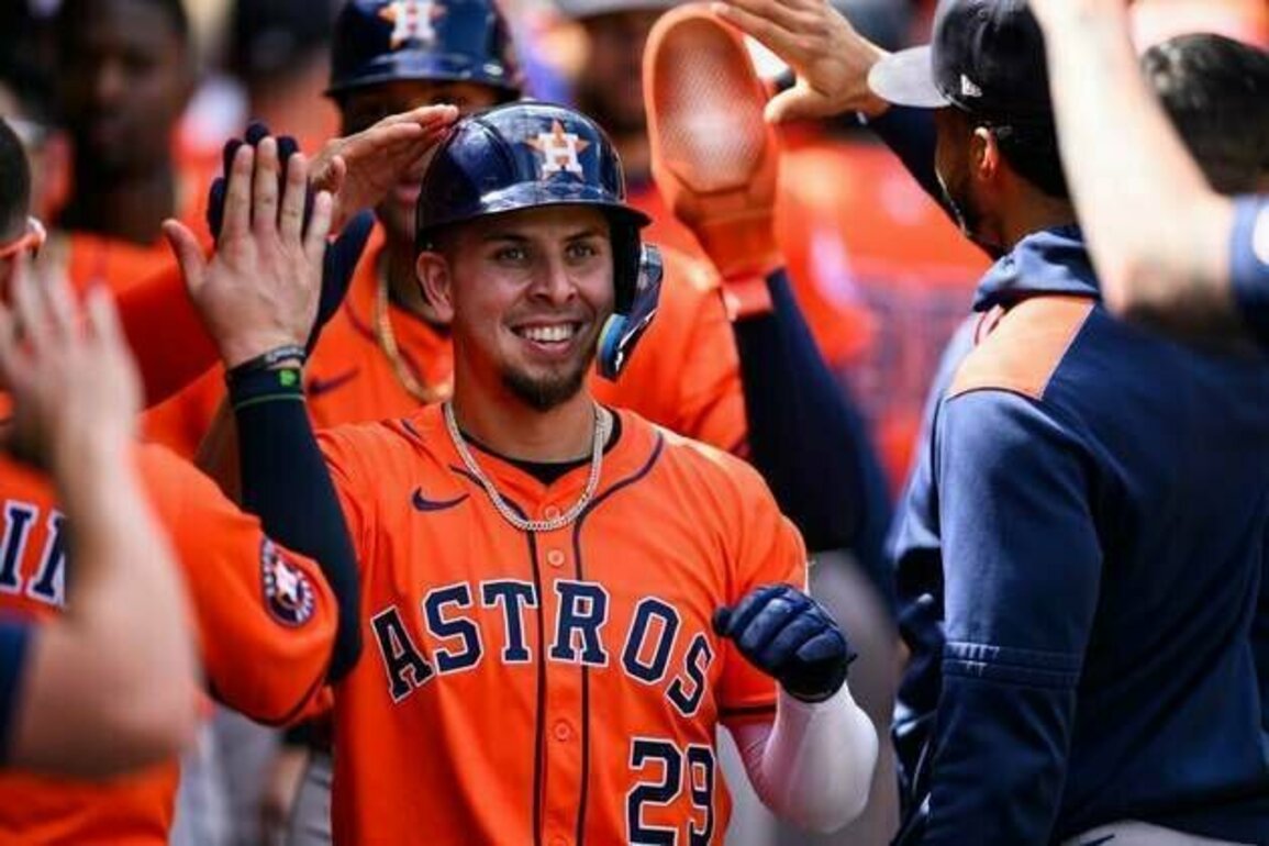 Astros rip 4 HRs, close season with win over Angels