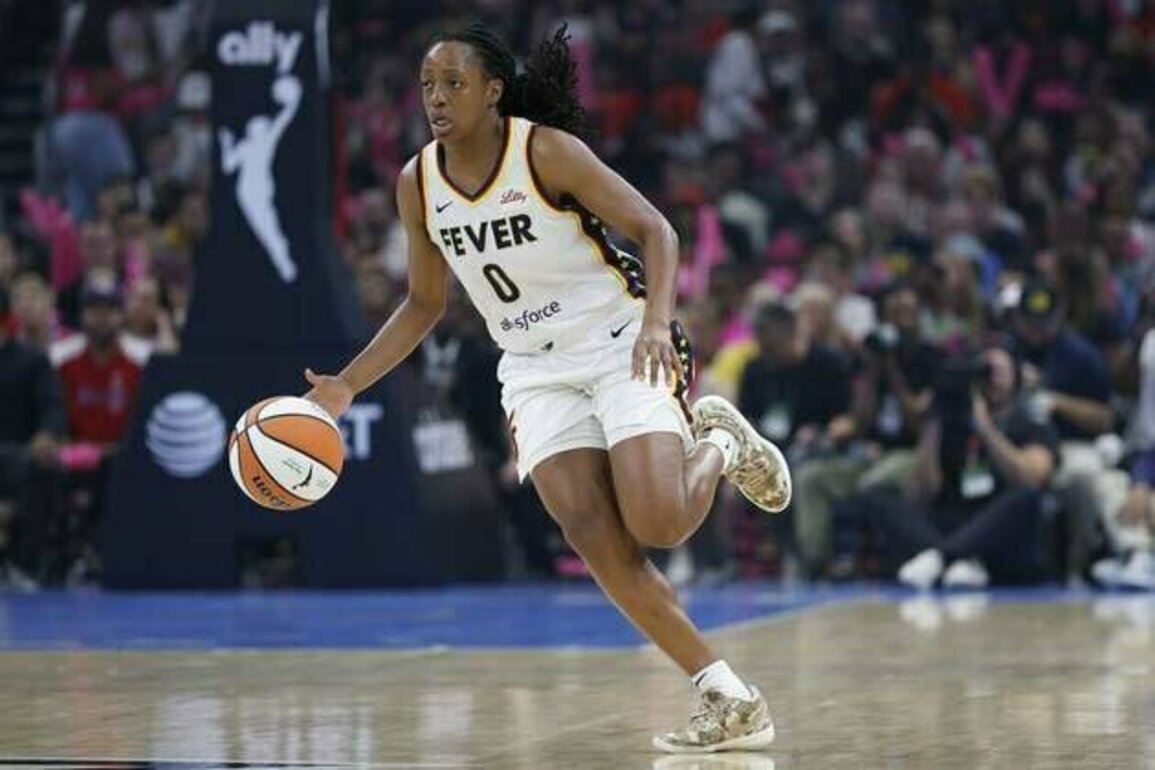 Kelsey Mitchell explodes for 35 points in decisive Fever win over Sky