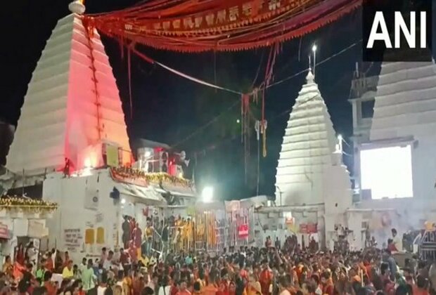 Jharkhand: Devotees throng Baba Baidhyanath Dham in Deoghar on last Monday of 'Sawan'