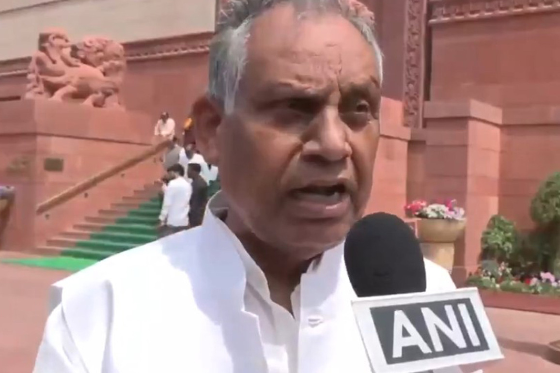 Political leaders praise govt's move to shield consumers from fuel price hike