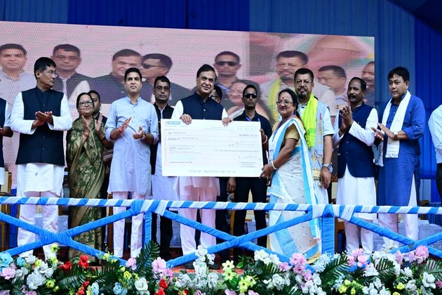 Assam CM Sarma distributes cheques to 13,822 women under Mukhyamantrir Mahila Udyamita Abhiyan in Tinsukia