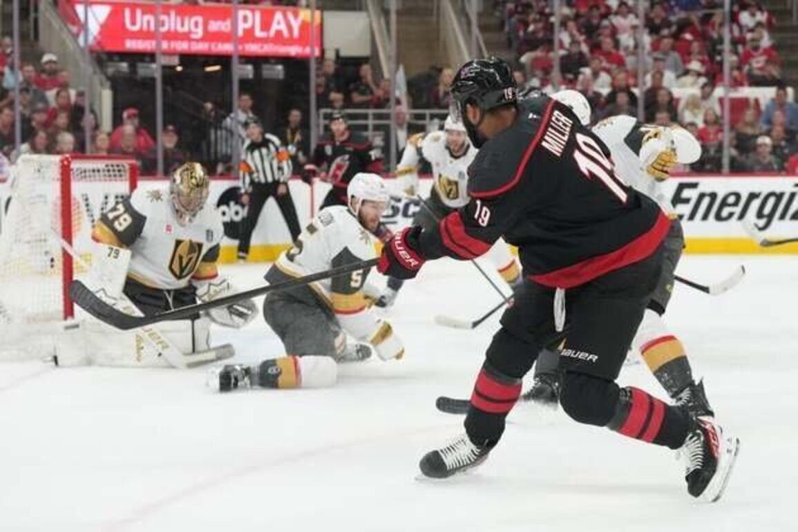 Golden Knights pull out high-scoring win in Stanley Cup Final opener