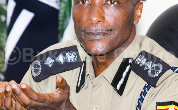 Kayihura akulira poliisi ya Uganda Kayihura akulira poliisi ya Uganda