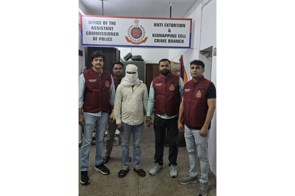 Delhi: Crime Branch busts illegal adulterated spice manufacturing unit in Khari Baoli; one arrested