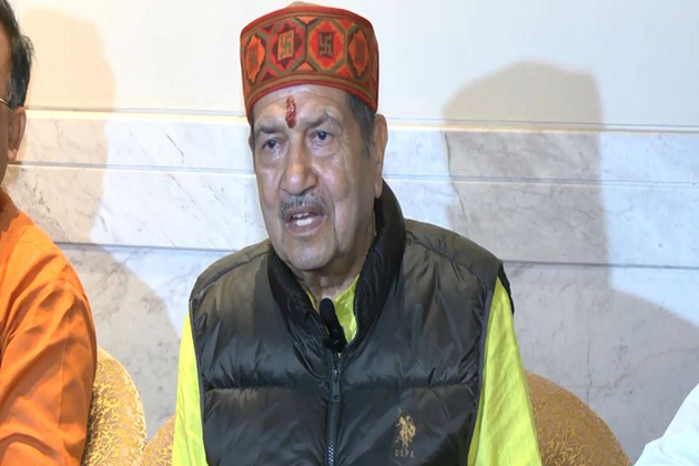 "Brotherhood, harmony and peace are all we seek": RSS leader Indresh Kumar visits Sufi shrine in J-K's Srinagar