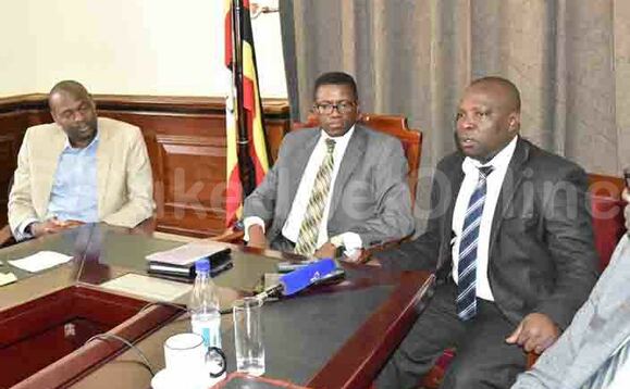 Katikkiro charles Peter wakati ate ku kkono ye Kiyimba Freeman ate ku ddyo ye Ssembuusi Butebi Katikkiro charles Peter wakati ate ku kkono ye Kiyimba Freeman ate ku ddyo ye Ssembuusi Butebi