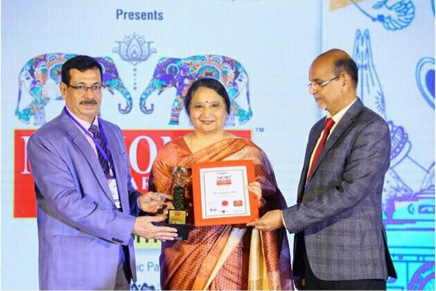 Parminder Chopra, Director (Finance), Power Finance Corporation (PFC) Ltd honoured with the prestigious ET Ascent "Best CFO-PSU" Award in Bengaluru