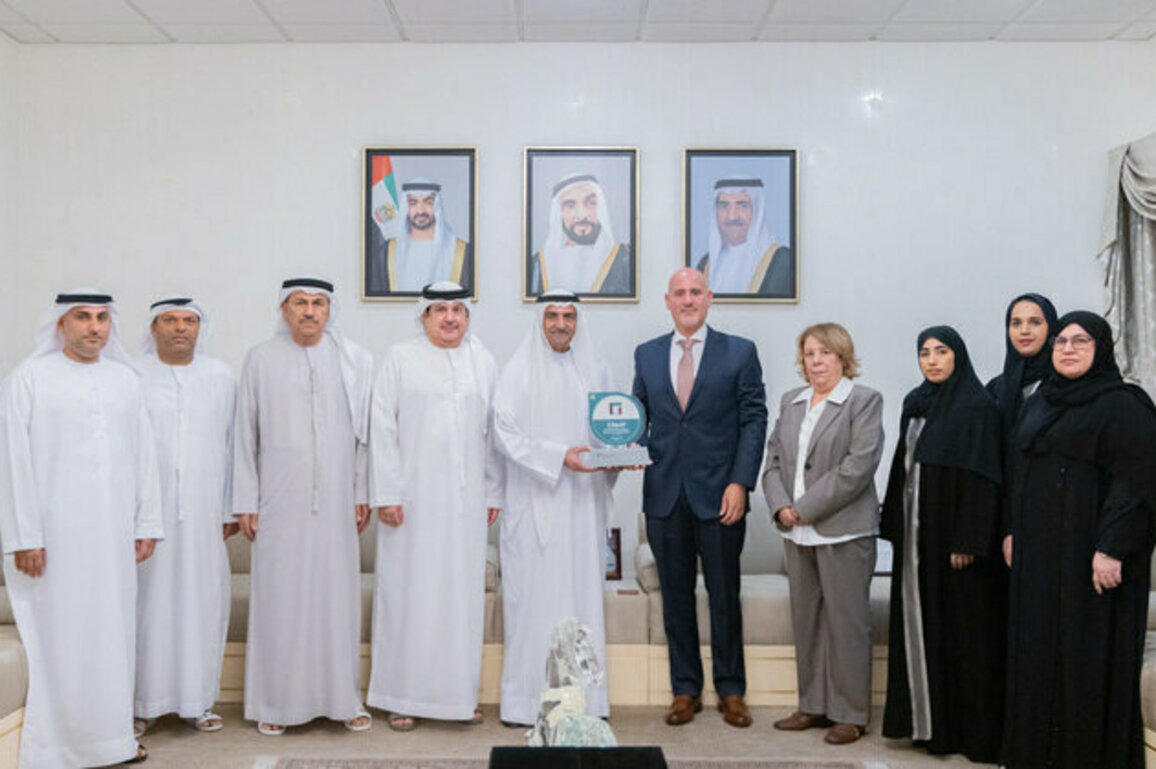 Hamad Al Sharqi receives 'Certified Government Innovative Organisation' certificate granted to Fujairah Municipality
