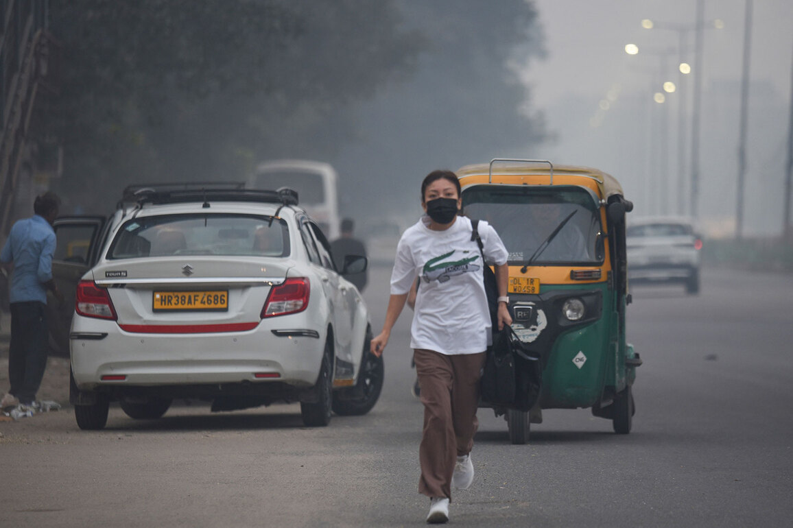 Delhi's air quality worsens post-Diwali, health experts warn of respiratory risks