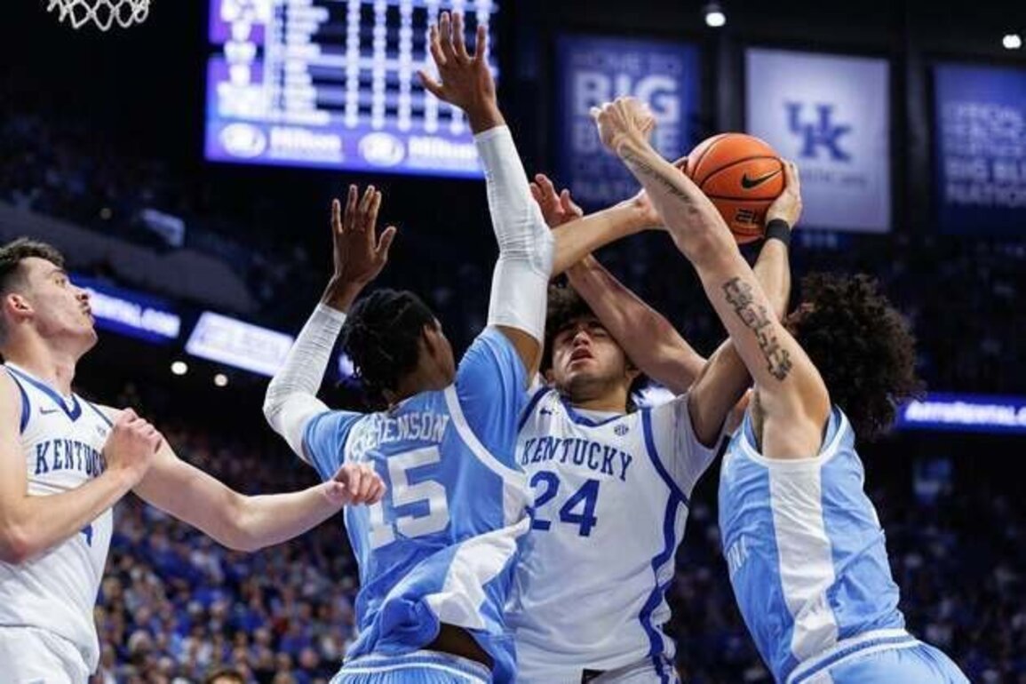 Derek Dixon's layup leads No. 16 UNC past No. 18 Kentucky