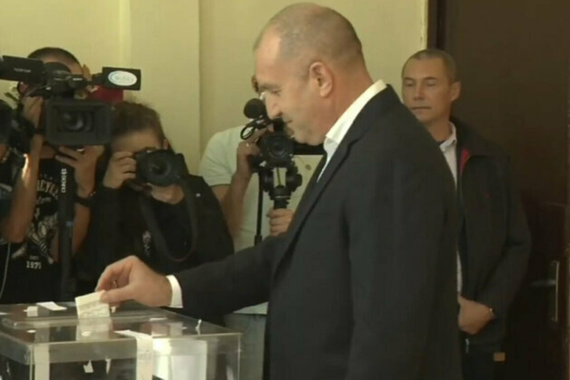 President Radev Proposes National Referendum on Euro Adoption in 2026