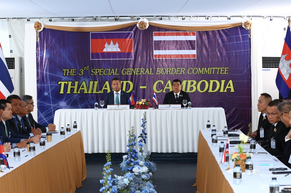Photo Flash | Thailand, Cambodia sign agreement on ceasefire