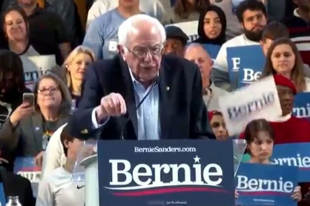 Sanders roughed up, hits back at Democratic presidential debate