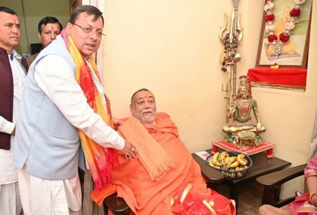 Uttarakhand CM pays visit to Shankaracharya Swami Rajarajeshwarashram in Haridwar, receives blessings