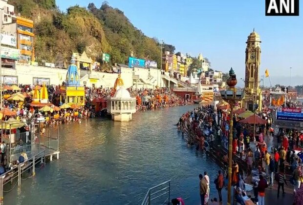 Devotees take holy dip in Ganga on Mauni Amavasya across country