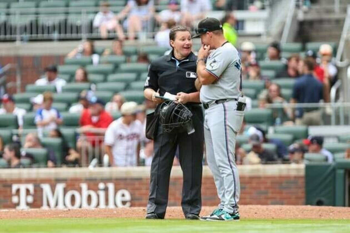 Umpire Jen Pawol earns praise after her day behind the plate