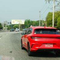 Chinese EV taxis gain popularity in Myanmar amid rising temperature