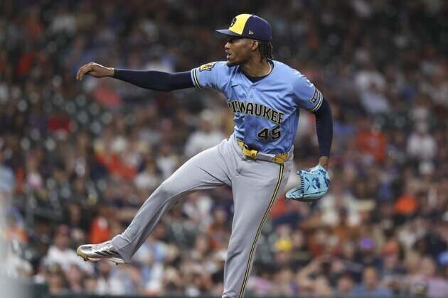 Brewers push distractions aside ahead of rematch vs. Astros