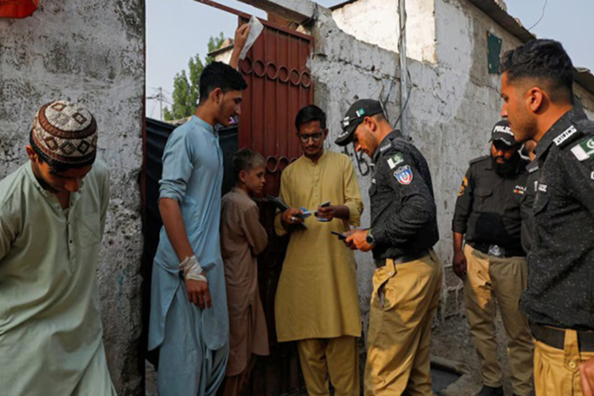 Pakistan to deport Afghan nationals after residency cards expire