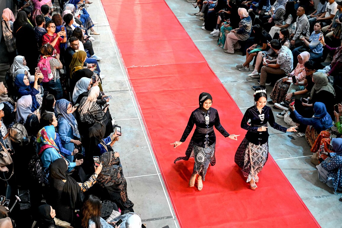 INDONESIA-JAKARTA-TRADITIONAL COSTUME-FASHION SHOW