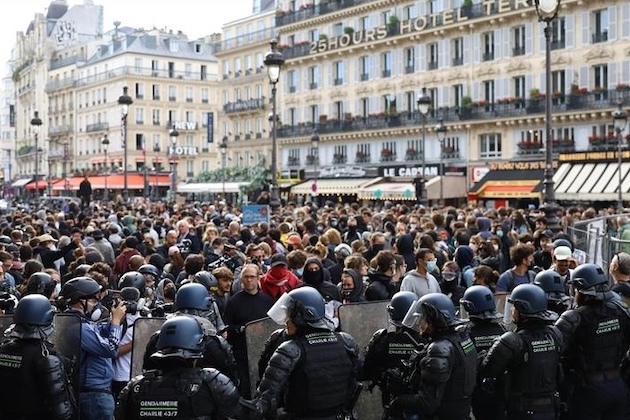 Teargas, barricades, and arrests mark French anti-government unrest