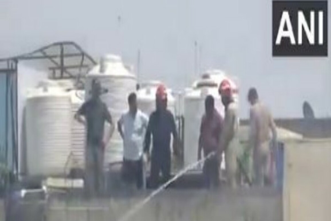 Delhi: Fire breaks out at jhuggi cluster in Rohini
