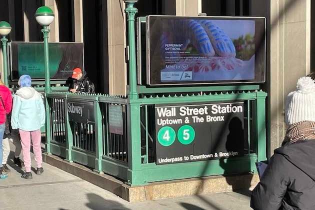 U.S. stocks close mixed amid tech rally