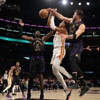 Lakers post 81-point first half, trounce Hawks