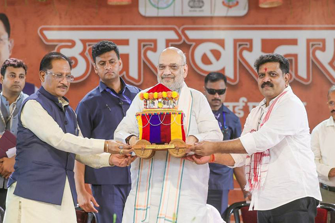 "Can proudly say India has become free from Naxalism": Amit Shah meets CAPFs personnel, victims of naxal violence in Chhattisgarh