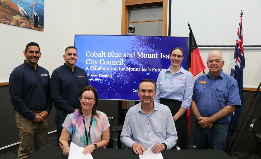Peta MacRae (left) and Joe Kadarevek signing the MoU.