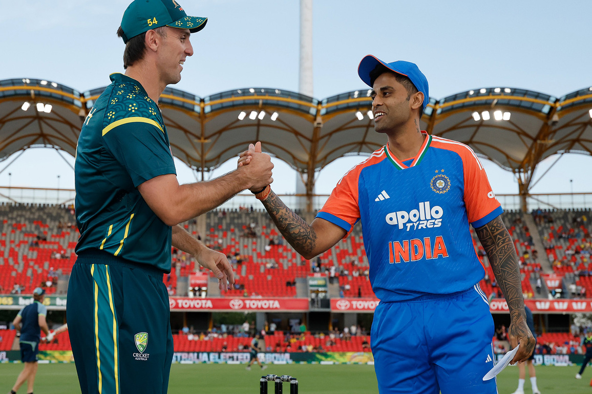 4th T20I: Australia wins toss; opts to bowl first against India in Queensland