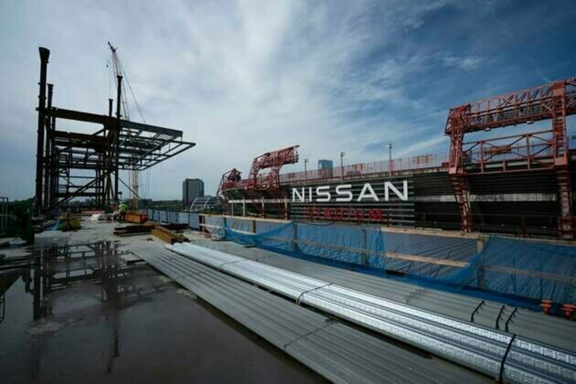 Construction paused at Titans' stadium after noose found
