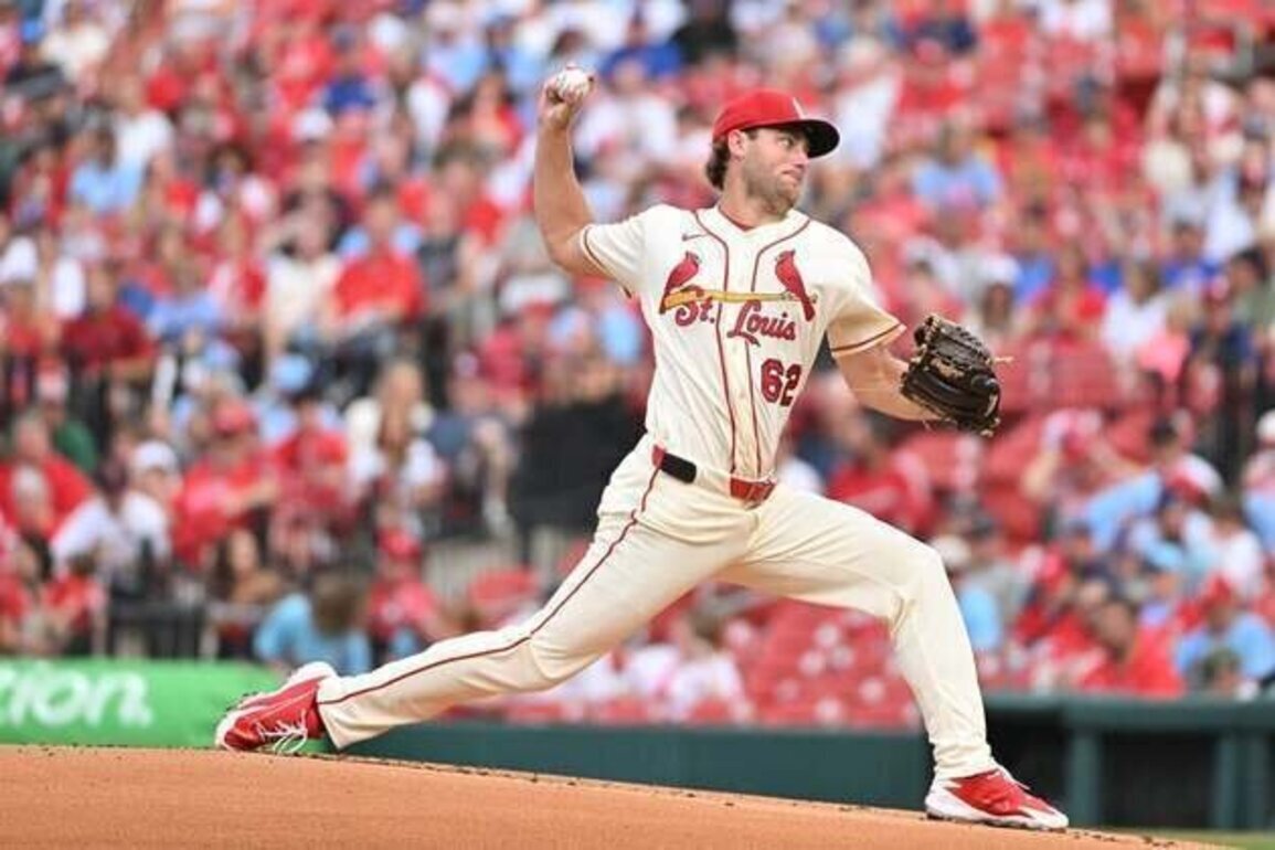 Division rivals Reds, Cardinals out for stability in latest series