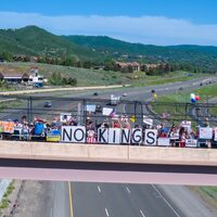 Park City crowd joins No Kings demonstrations with rally on I-80 bridge - Park Record
