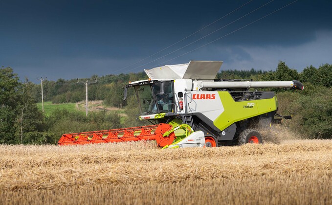 The Claas Trion 730 uses the manufacturer's hybrid threshing system, claimed to offer rotary output while retaining straw quality. The Claas Trion 730 uses the manufacturer's hybrid threshing system, claimed to offer rotary output while retaining straw quality.