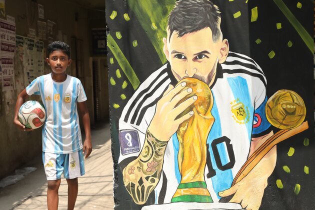 (SP)BANGLADESH-DHAKA-FIFA WORLD CUP-FANS