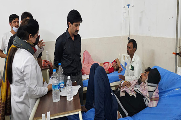 J-K: Anantnag Deputy Commissioner visits GMC, assures support to injured pilgrim