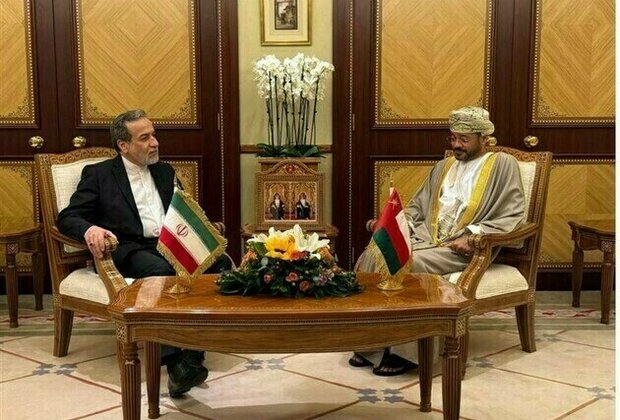 Iranian FM Visits Oman to Discuss Yemen