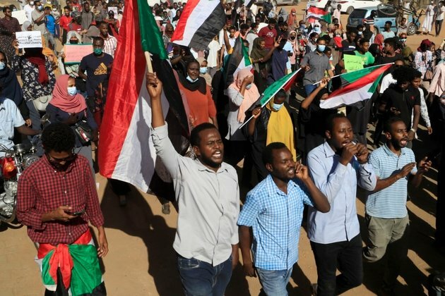 Hundreds of Sudanese Protest Deal Between PM Hamdok and Military
