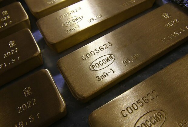 Russia&#039;s gold reserves approach historic landmark