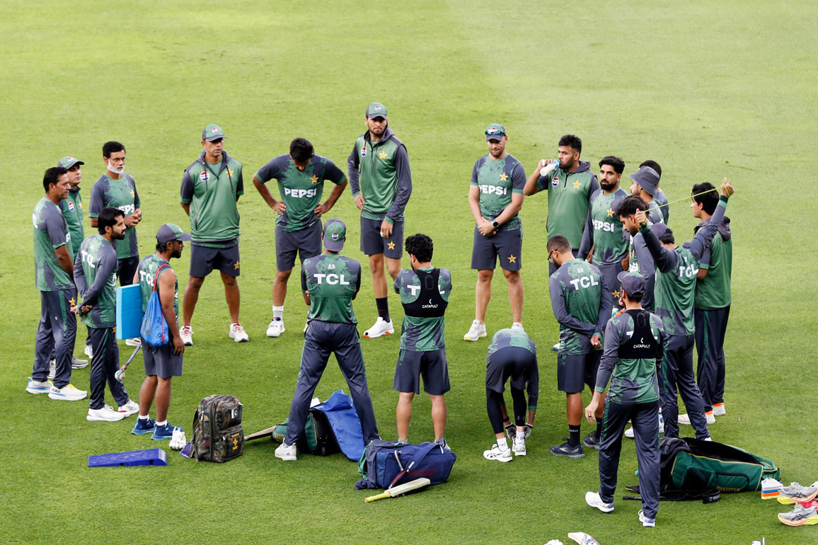 Pakistan coach Hesson hails Mohammed Nawaz as "best spinner in the world"