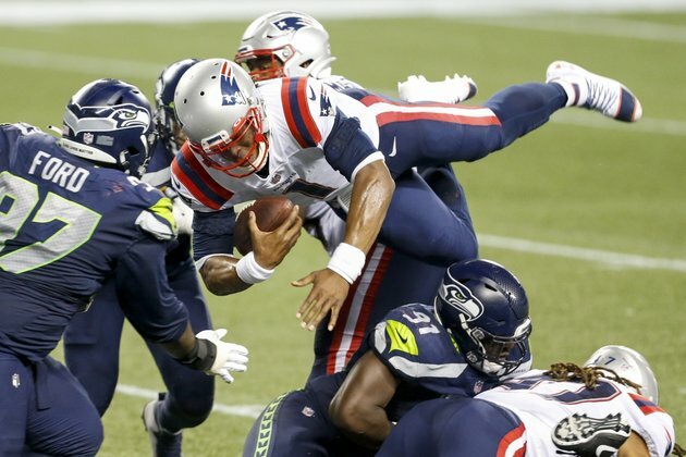 NFL roundup: Wilson tosses 5 TDs as Seahawks outlast Pats