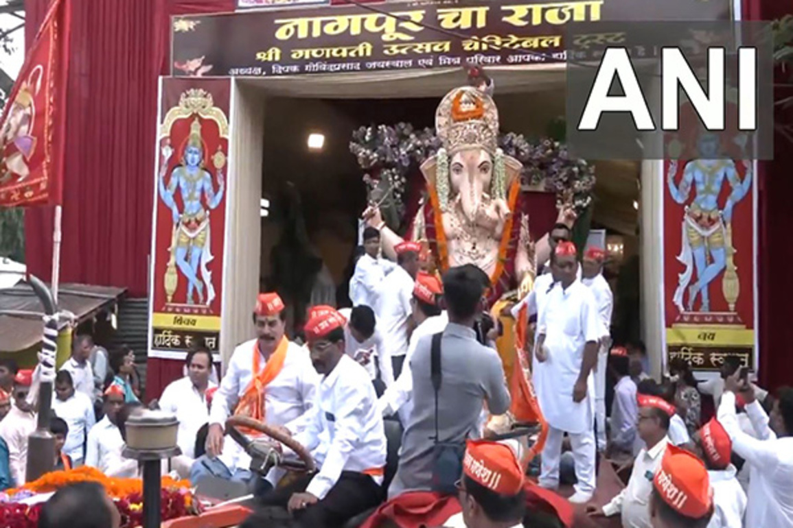 Visarjan procession for Nagpur Cha Raja immersion begins in Nagpur