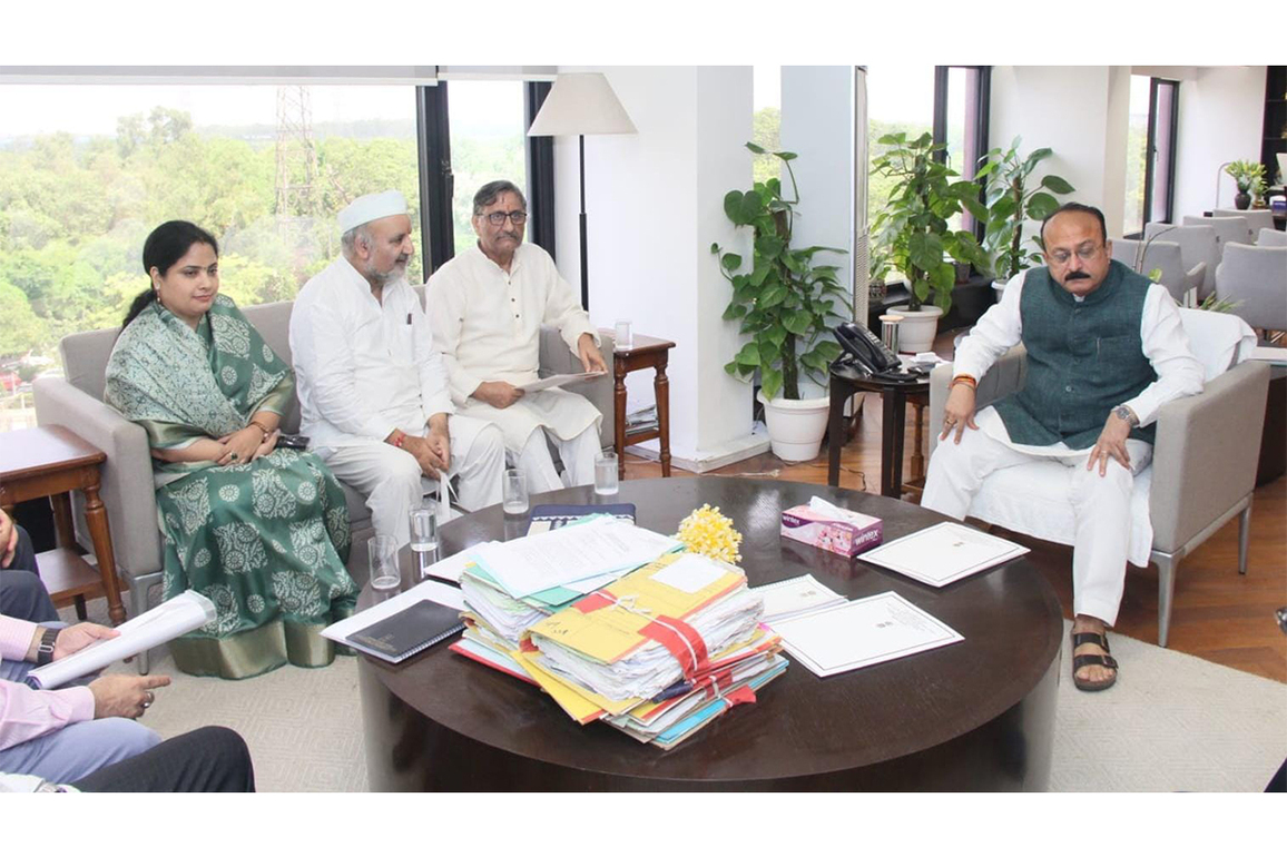 Kashmiri Pandits delegation meet CM Delhi, flags stoppage of cash assistance