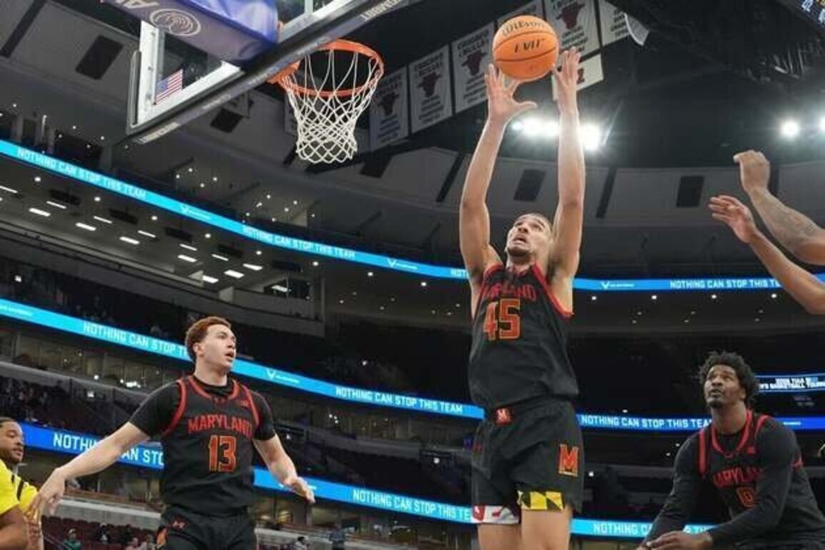Maryland stifles Oregon in first half, hangs on to win tourney opener